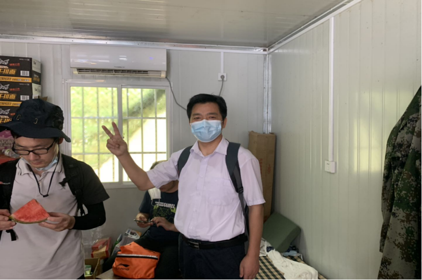 (图为英国365集团公司经理曹胜亮)